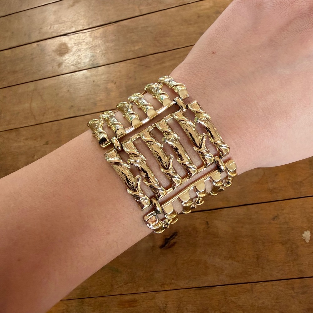 Rare Vintage Coro Bracelet Gold Tone Textured Bark Finish Wide MCM Signed - Picture 2 of 8
